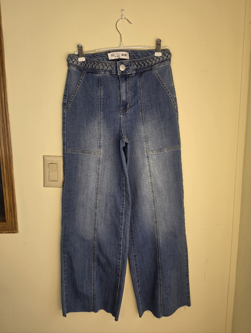 NWT 1822 Denim High Rise Wide Leg Jeans Braided Waist Raw Hem Size 0/25